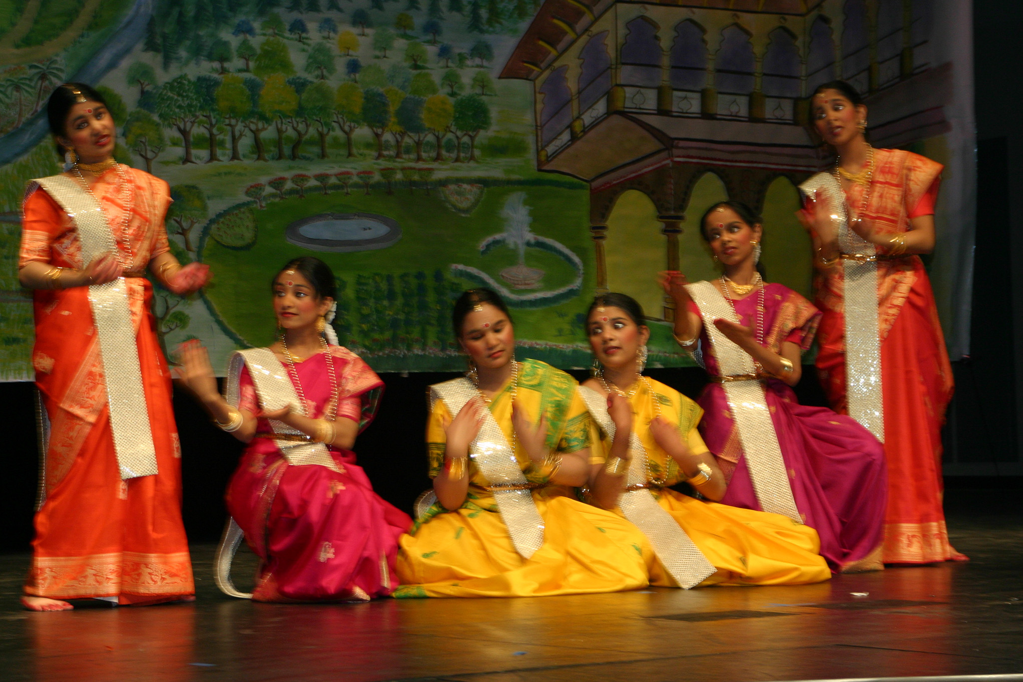 Uttoron Gallery 2004